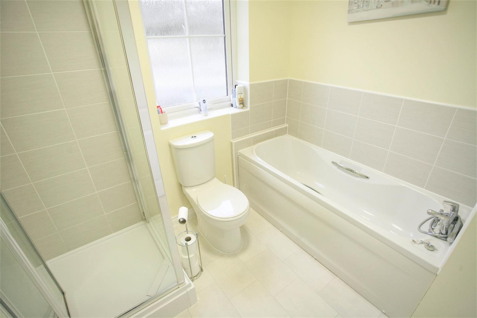 FAMILY BATHROOM/WC